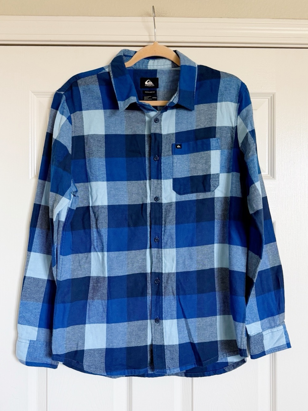 Quicksilver Men’s Blue Plaid Flannel Top - Picture 1 of 4